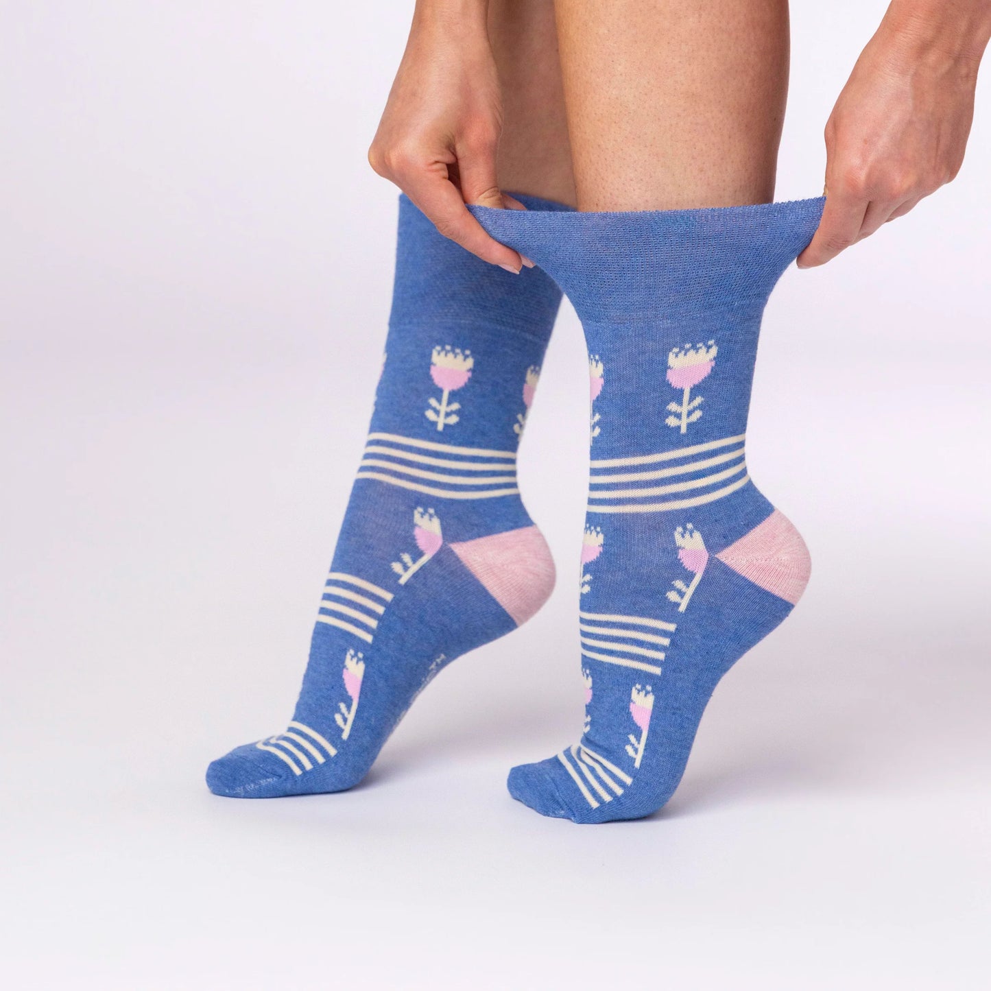 Women Retro Charm Gentle Grip Cotton Rich Socks